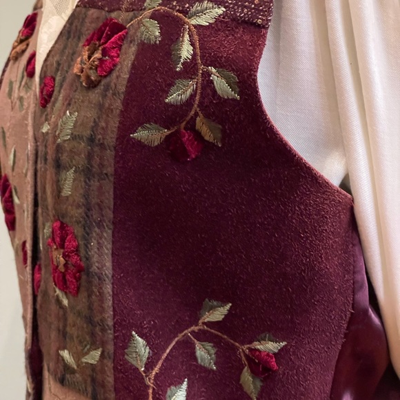 Retro 80’s does 1930’s Vest 🤍 - Picture 8 of 12